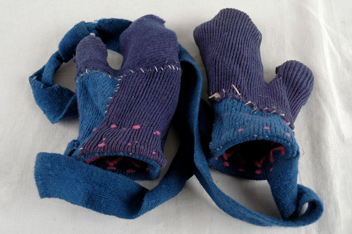 Gloves that Tzipporah knit for Hinda in the ghetto from scraps of wool