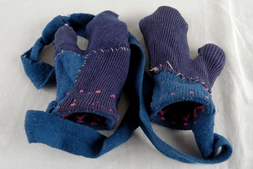Gloves that Tzipporah knit for Hinda in the ghetto from scraps of wool