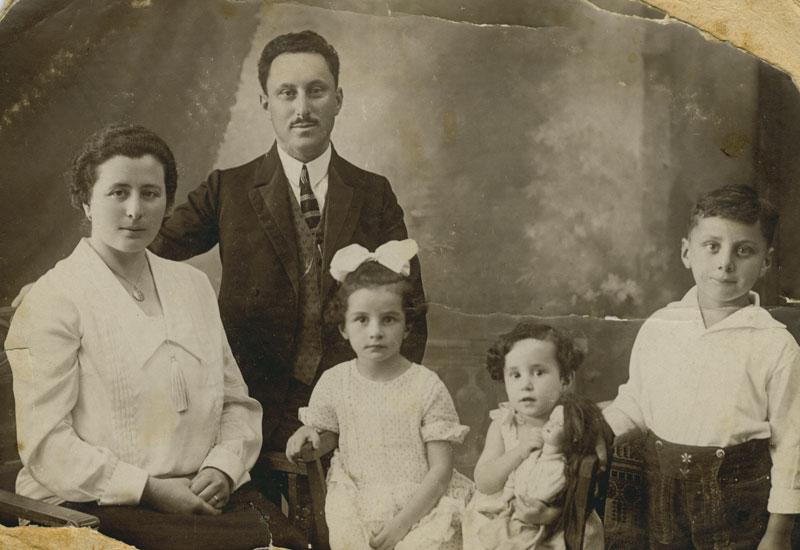 "Stay Together!" - the Fate of Jewish Families in 1944