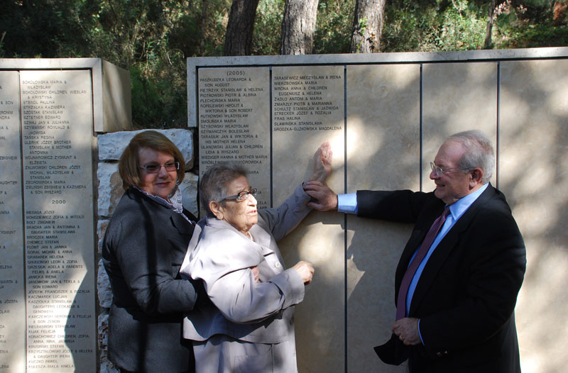 Bozenna Rotman - left - with Righteous Magdalene Grodzka-Guzkowska at the name unveiling ceremony at the wall which also bears the name of her mother