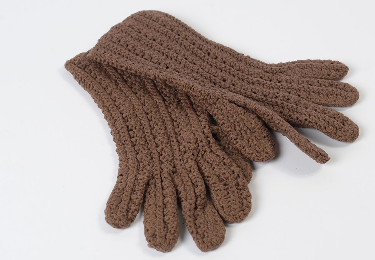 Gloves that Irma Schwartz made in Gurs detainment camp, and sent to her son Heinz in Switzerland on the occasion of his Bar Mitzvah